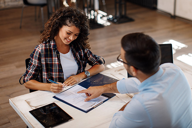 Nachweisniederschrift: Über diese Aspekte müssen Unternehmer ihre Mitarbeiter informieren